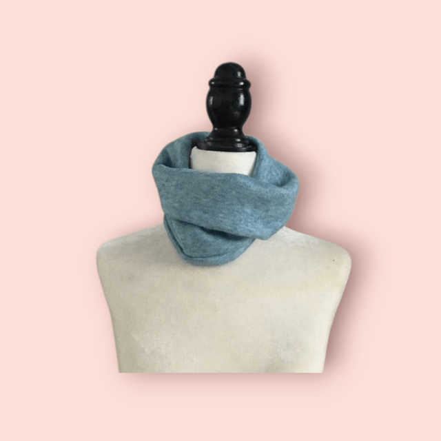 snood ou tour du cou bleu clair