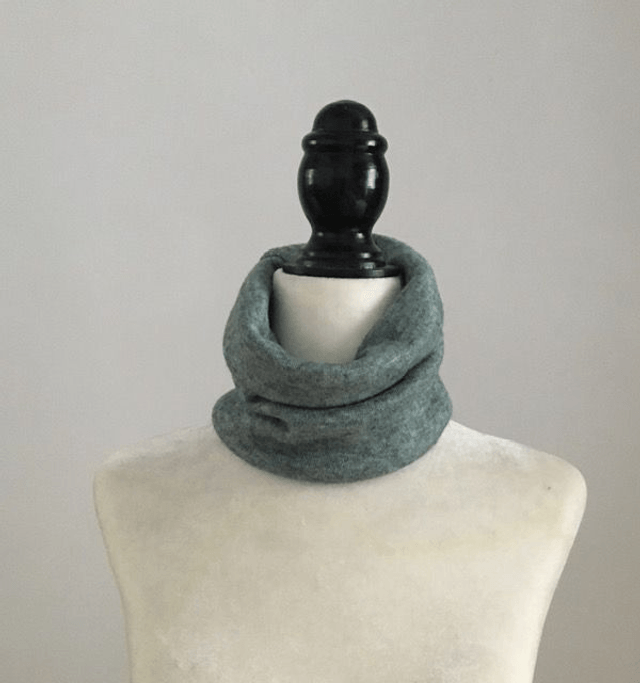 snood ou tour du cou bleu clair