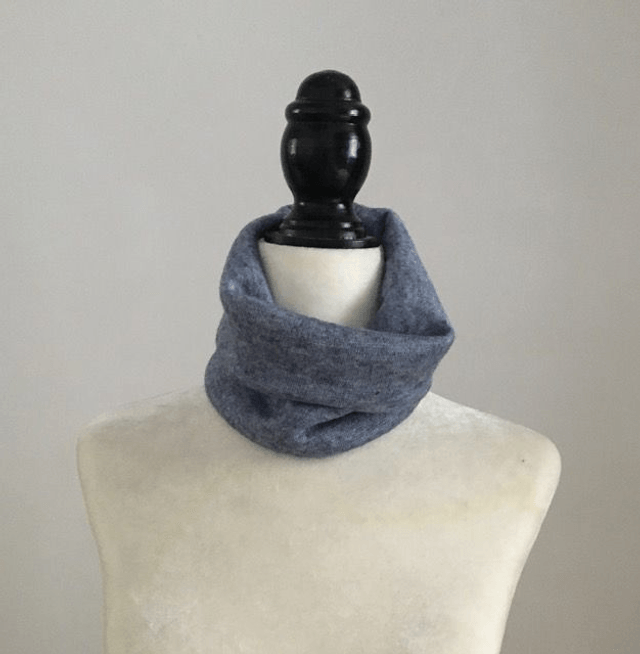snood ou tour du cou bleu clair
